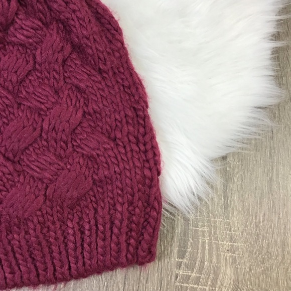 Crochet Knit Beanie Hat Faux Fur Pom Pom Burgundy - Picture 4 of 7